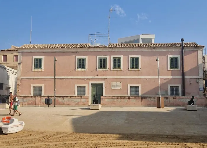 Semesterbostad House 100 Meters From The Marina di Ragusa